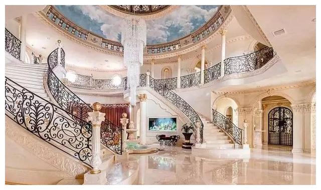 千万别委屈别墅，不配个大理石楼梯怎能体现豪宅气质