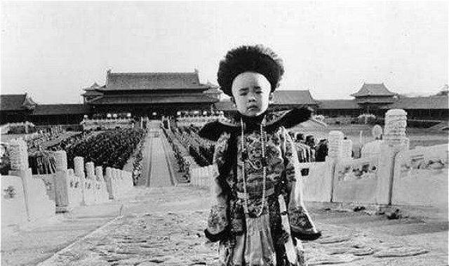 溥仪当皇帝只亡了一个王朝，但他一生却下了三份退位诏书