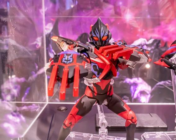 暗黑艾克斯奥特曼shf可动手办实物图赏析