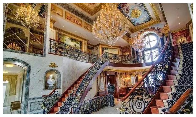 千万别委屈别墅，不配个大理石楼梯怎能体现豪宅气质