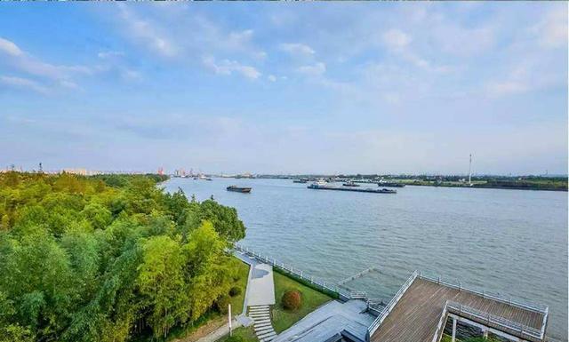 上海市黄浦江与大治河金汇港是十字水道跨区开发难度很大