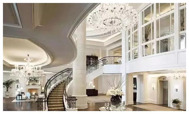 千万别委屈别墅，不配个大理石楼梯怎能体现豪宅气质