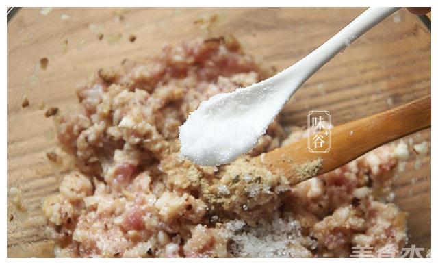 天热就想吃这下酒菜!电饭煲一蒸就搞定,简单又好吃!快来瞧瞧!