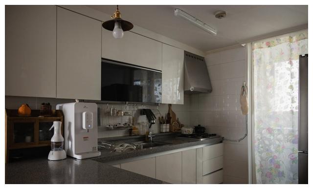 76平2手房翻新不大改,换掉全屋家具,过上1人1猫岁月静好的生活