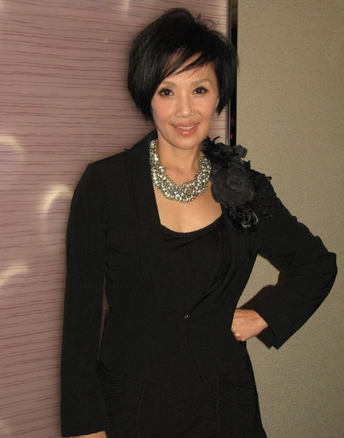 65岁tvb艺人韩马利突患脑膜炎病愈后仍虚弱,月初才为儿子办婚礼|韩马