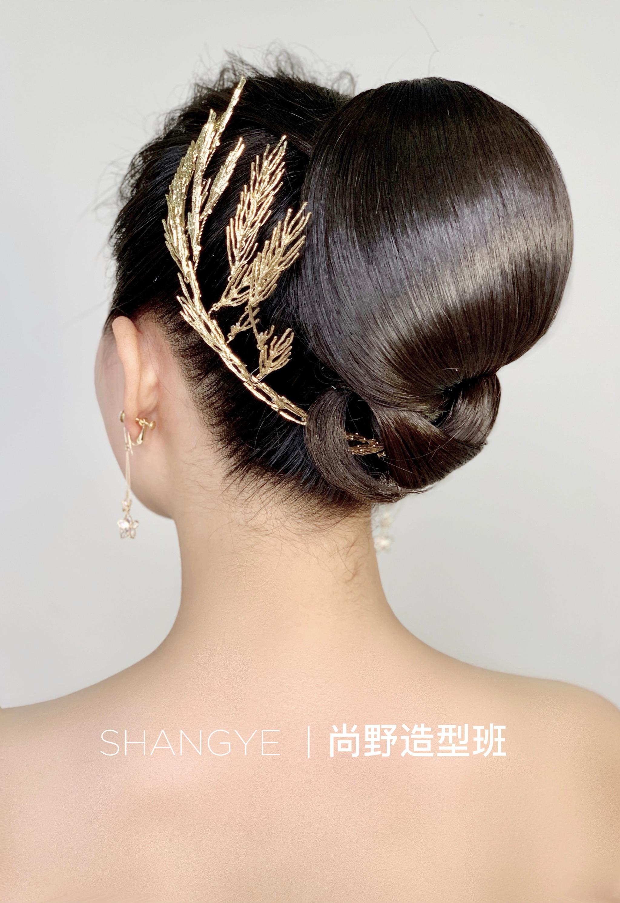 简洁干净大气的新娘包发造型,最新简单易学的新娘发型参考|新娘|发型