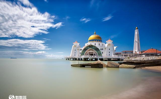 漂浮在马六甲海峡上,宫殿一般的水上清真寺