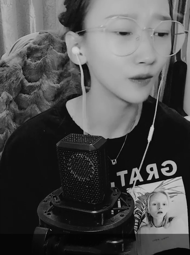 12岁小女孩开口惊艳全场本以为是童声没想到却拥有质感烟嗓