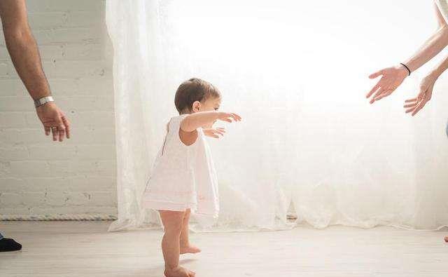 宝宝这4种走路姿势很危险,尤其是第一种,可能要看医生!