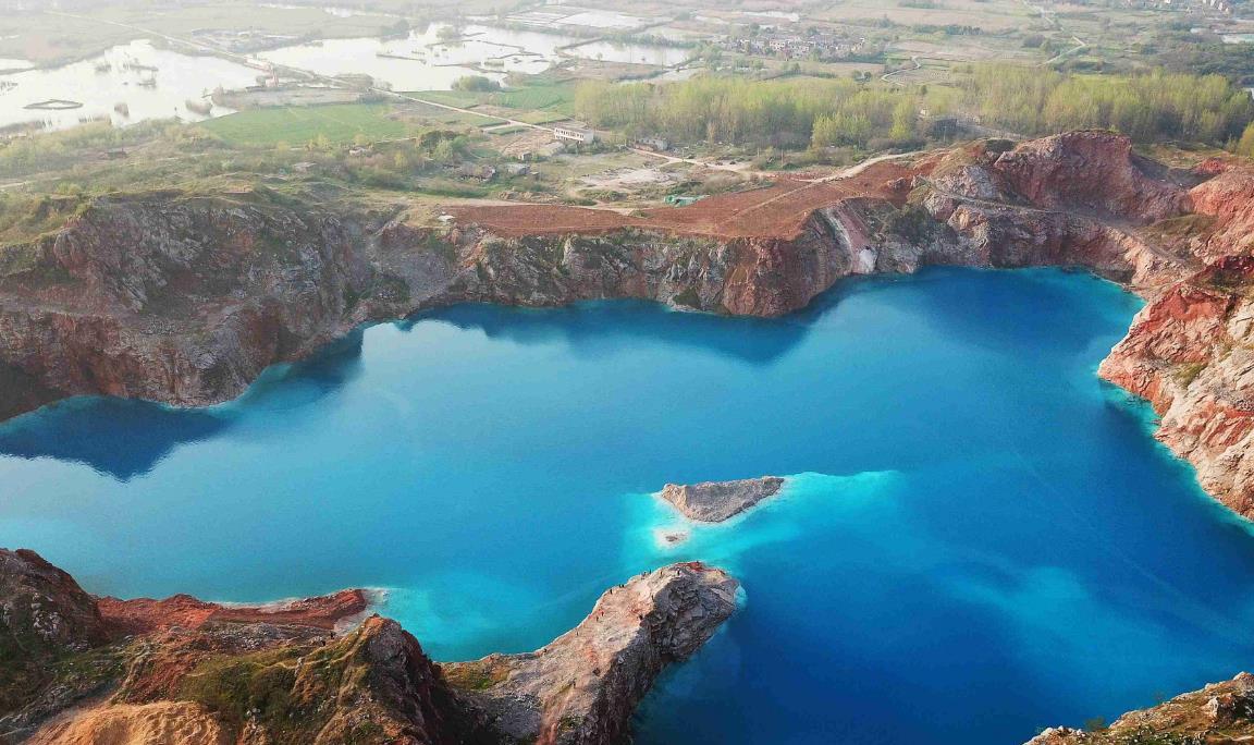 安徽一个被严重污染的矿坑,竟然被游客当做旅游景点