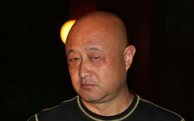 至于陈寒柏这个相声演员,也是侯耀文比较得意的弟子之一,而这位光头