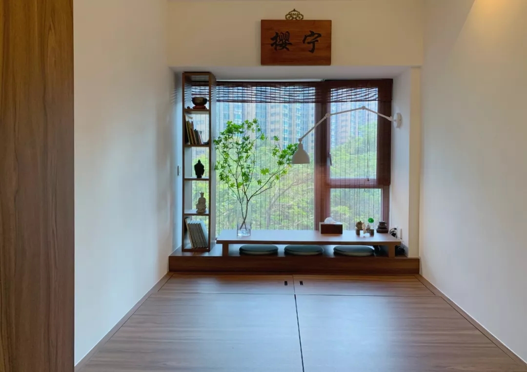 又是一个独立空间,成为男主人想要的独立工作室,或者女主人的冥想室