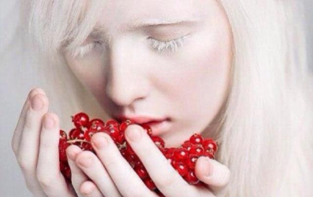 被上帝咬过的苹果乌克兰女孩天生紫瞳雪肤,"仙气"与生俱来