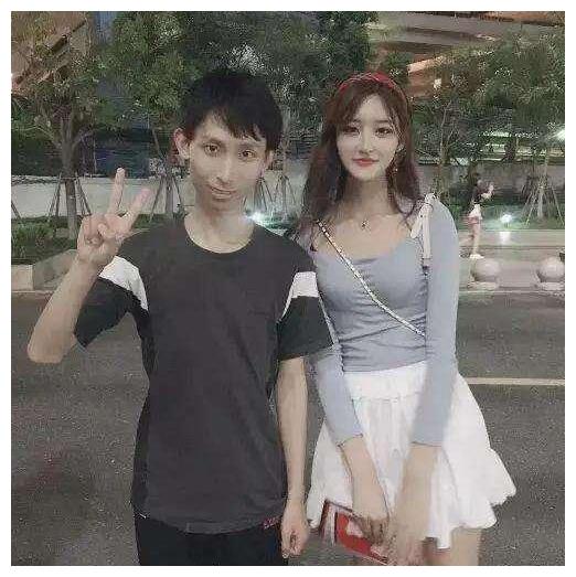 "女友坐"之后,腐团儿"男友视角"走红,有这样的女友谁不幸福