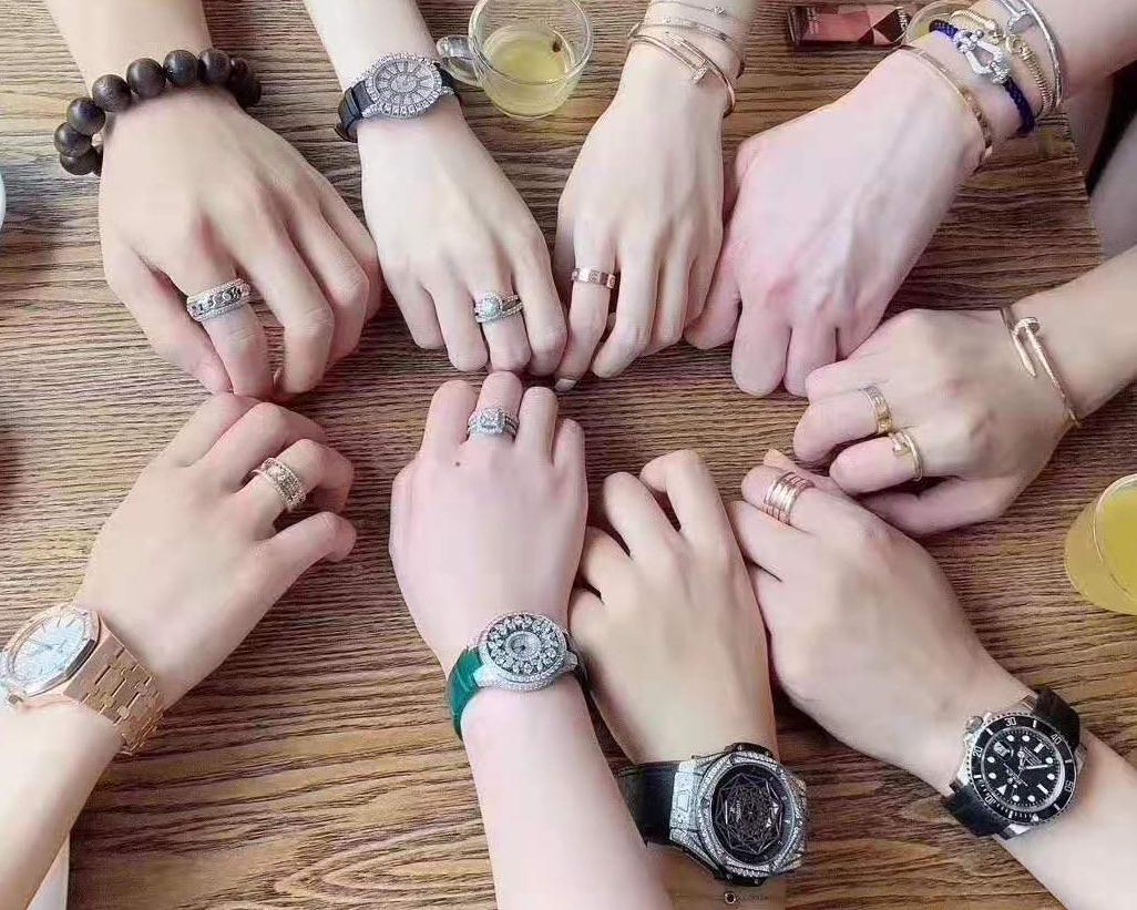 男表女戴 适合女生佩戴的男士手表款式风格 惊艳了眼眸 男表女戴 适合女生佩戴的男士手表款式风格 惊艳了眼眸