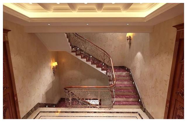 千万别委屈别墅，不配个大理石楼梯怎能体现豪宅气质