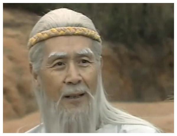 他是德艺双馨的老艺术家,出演过《封神榜》姜子牙,一生堪称传奇