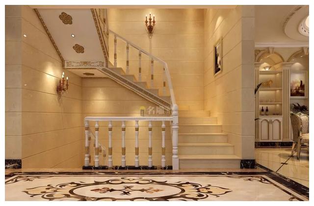 千万别委屈别墅，不配个大理石楼梯怎能体现豪宅气质