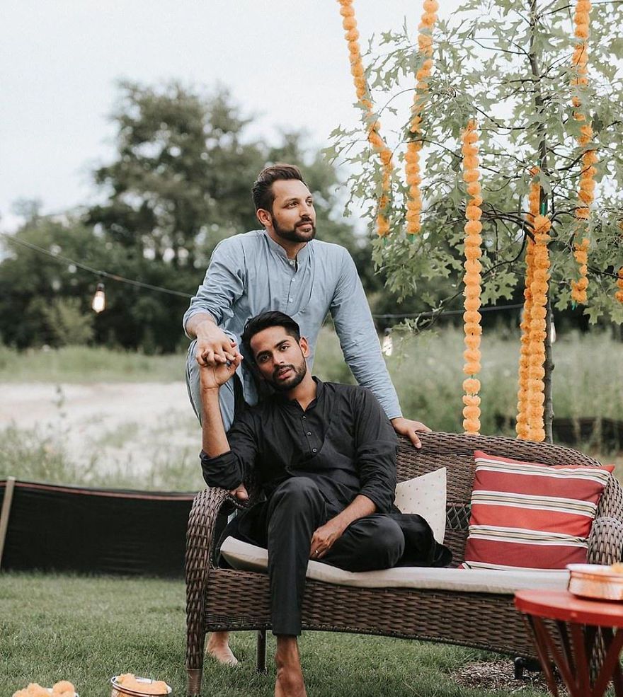 爱慕,相互喜欢,它不分肤色,不分年龄,甚至不分性别,在大众的世界观里