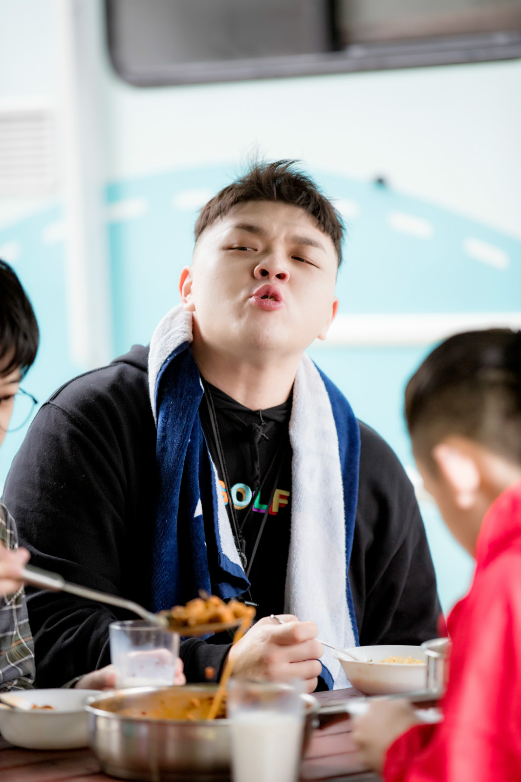 不只是rapper,艾福杰尼还是个"哲学家"吧