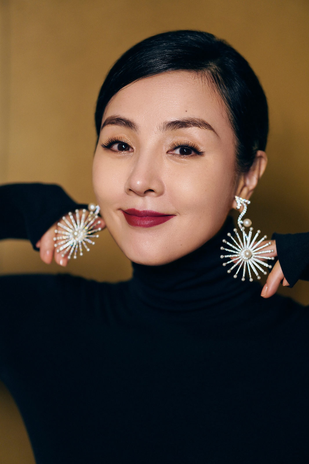 "巫山神女杯艺术电影周"闭幕 姜宏波再获"最佳女主角奖"