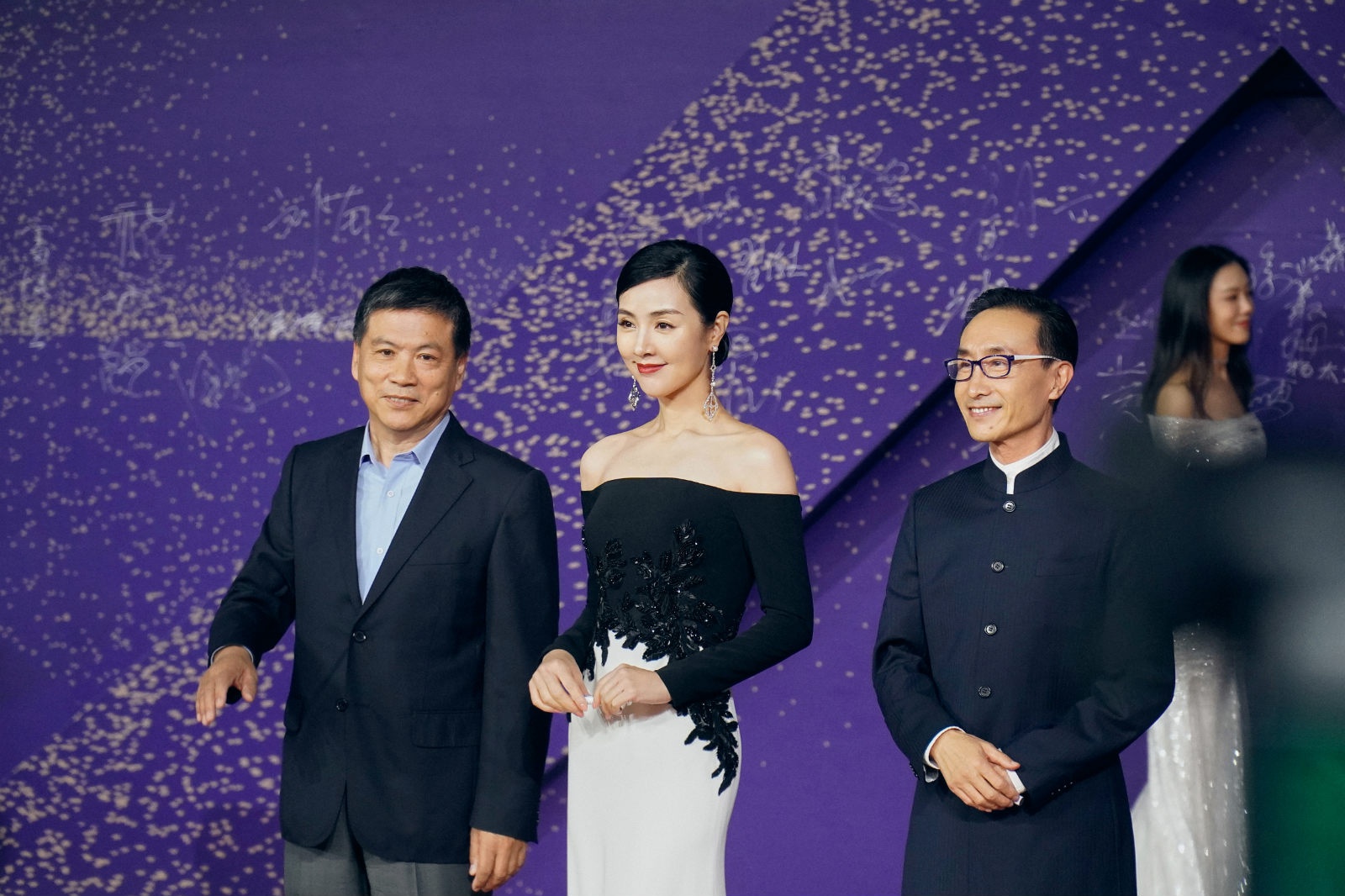 "巫山神女杯艺术电影周"闭幕 姜宏波再获"最佳女主角奖"