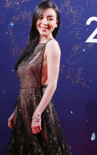 女人味十足啊,早期出席活动的张静初,美得让人"无法呼吸"啊!