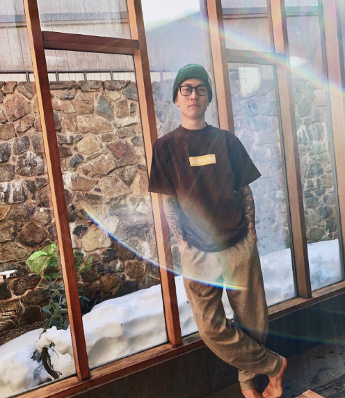 "沪上皇"秦奋接受专访,自曝只有6台车,车牌细节暴露他多有钱