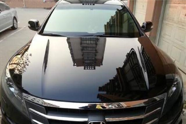 建议大家不管车子贵不贵,无需打蜡,用一笨方法,车漆光亮无比