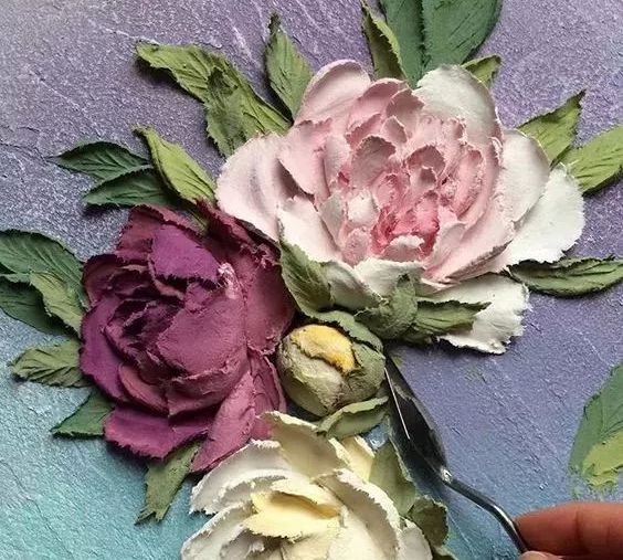 她用刀将花朵堆成立体,手艺令人羡慕|硅藻泥|手艺|花瓣_新浪新闻