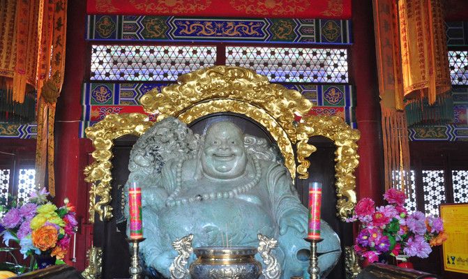 1 / 6 玉佛苑是鞍山著名的旅游景区,坐落于玉佛山风景名胜区的核心