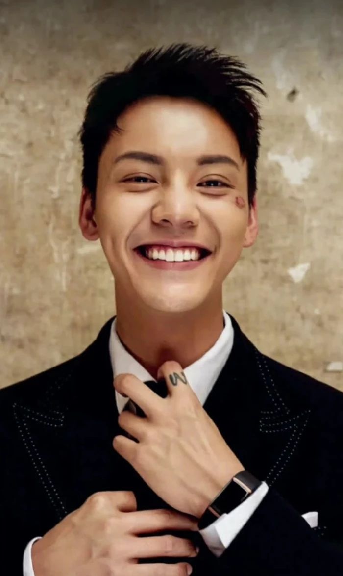 陈伟霆高清壁纸,图2寸头利落帅气荷尔蒙十足,帅翻了!