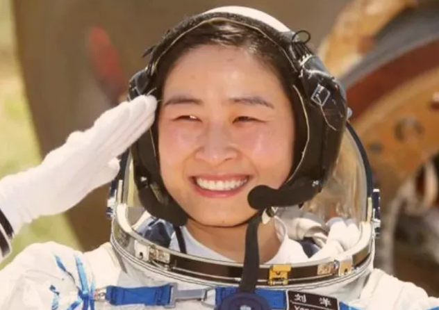 女航天员刘洋返回地面后,为何消息全无现状看了没有人不羡慕|女航天员|刘洋|地面_新浪新闻