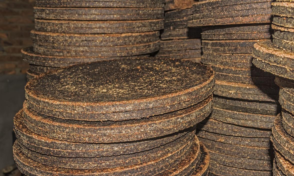 如何用茶籽饼变废为宝没想到茶籽饼还有这种用处