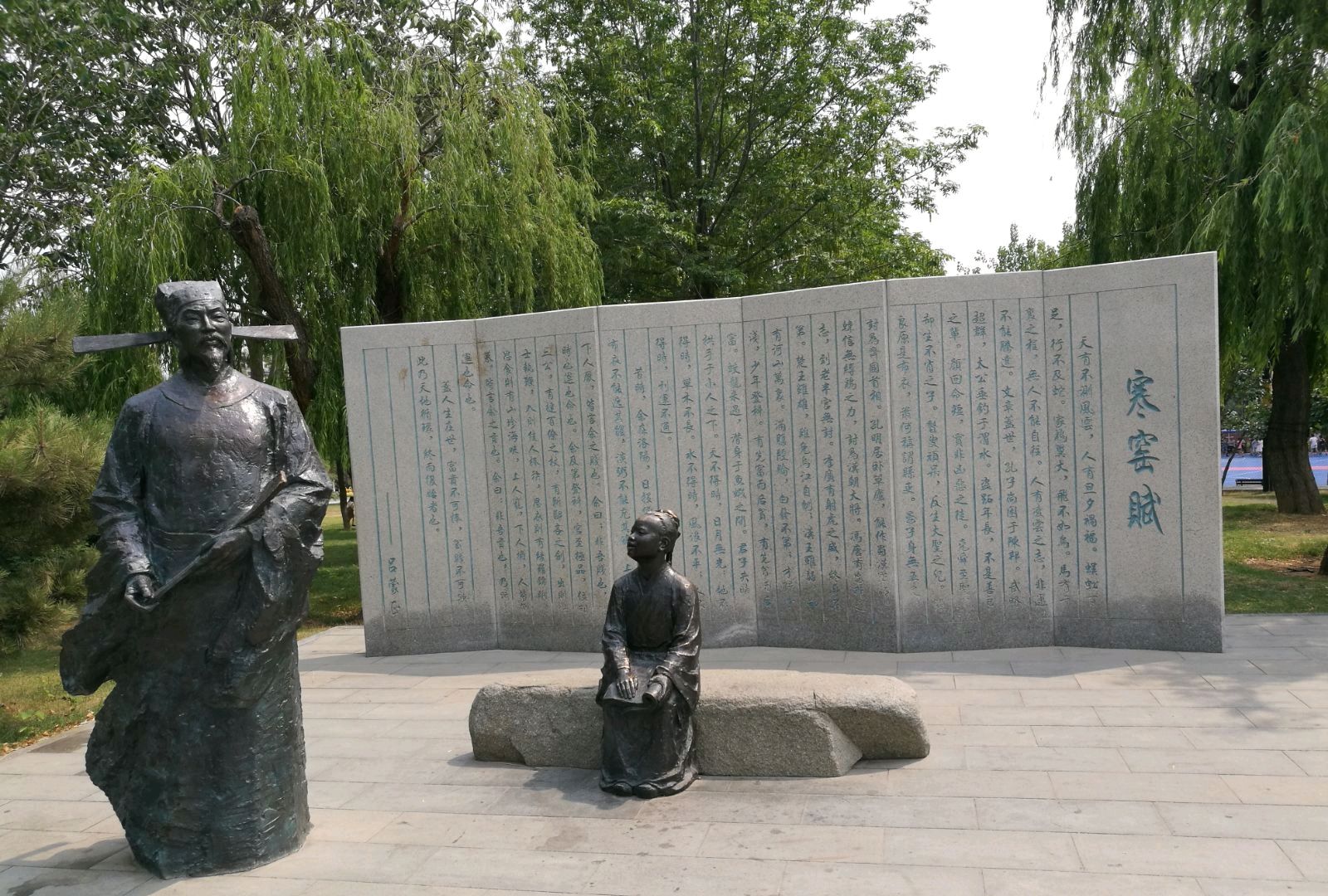 建设的公益文化旅游休闲项目,包括莱州掖县公园及莱州名人雕塑长廊,于