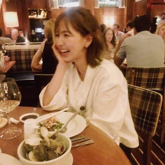 Red Velvet Wendy孙胜完开通Instagram第一次投稿成员们也很高兴