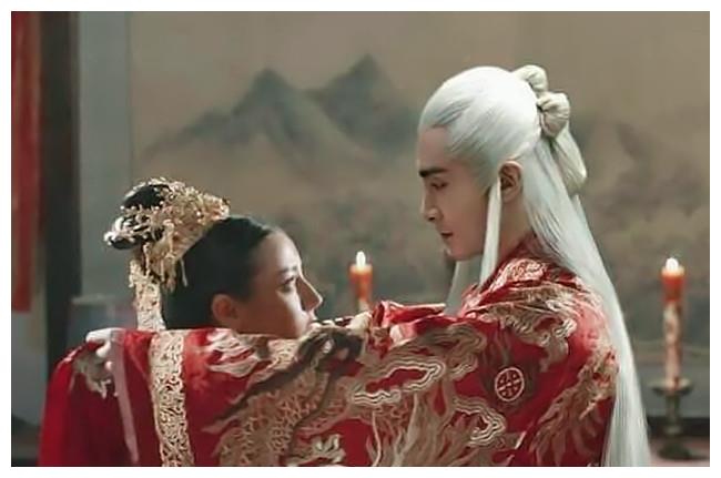 《枕上书》帝君昭告四海八荒,册封凤九为帝后,姬蘅暗中搞破坏