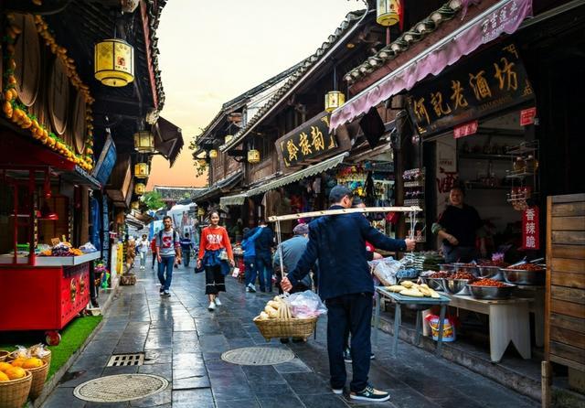 十大避暑胜地东北占8席,这个南方城市却排首位