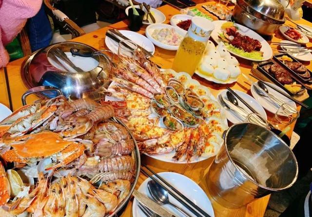 在长春99块钱敞开吃随便吃的海鲜自助简直不要太爽大虾螃蟹牛排