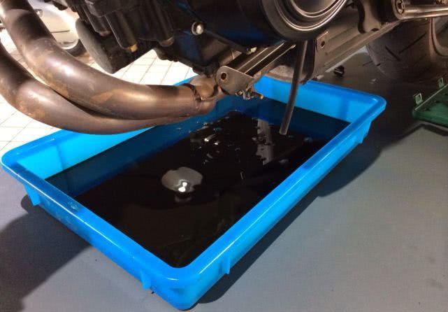 保养时,换下的"废机油"都去哪了?维修工说出了内幕