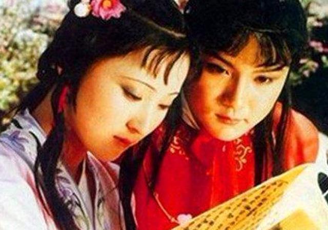 87版红楼最经典的黛玉葬花竟然是穿帮镜头?