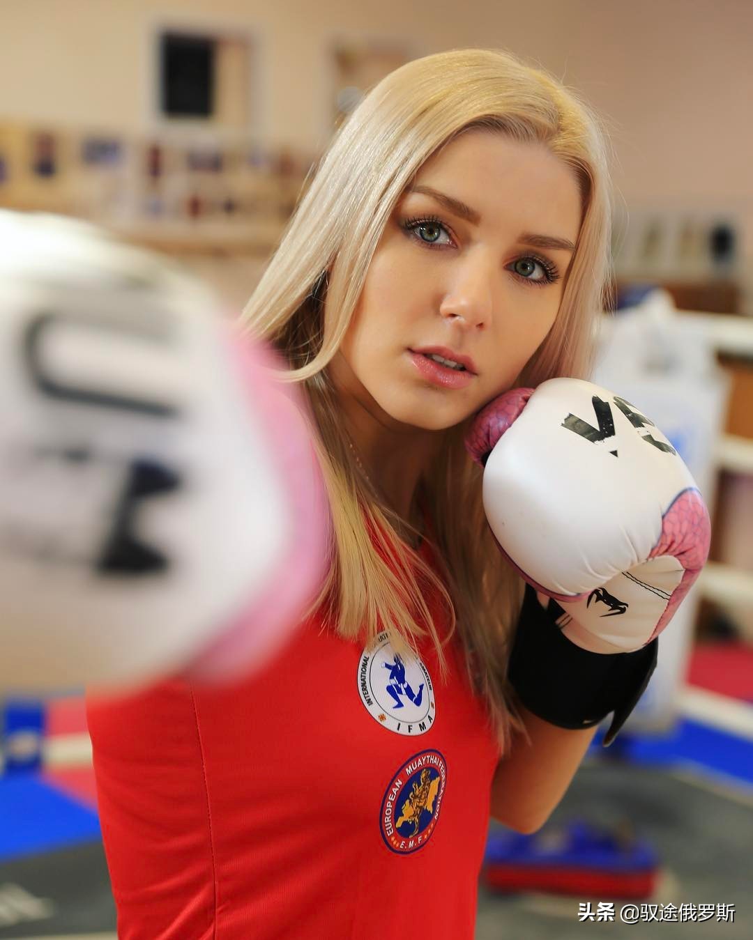 一个眼神"撂倒"一片!她是白俄罗斯"最美女拳王"