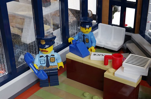 乐高ideas街景派出所沉浸在甜甜圈海洋当中的警察局
