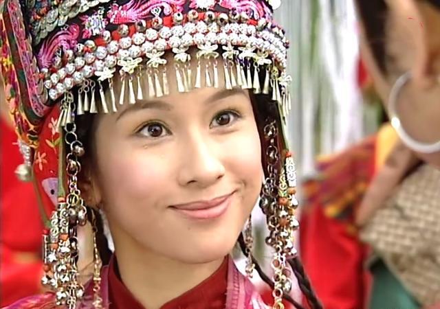 文颂娴三次扮演千金小姐,顿珠明艳,李玉娴清雅,呼延灵凤潇洒