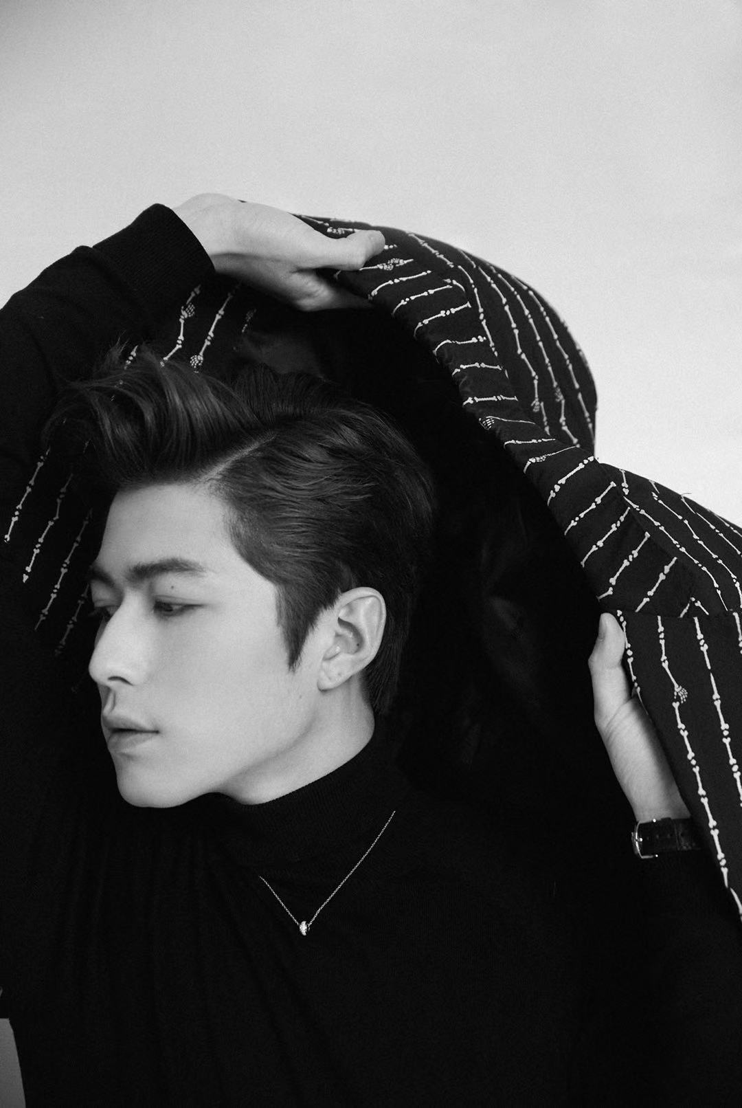 陈学冬出席cosmo时尚美丽盛典 黑色高领毛衣演绎冬日暖男