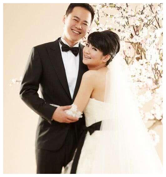 38岁的任家萱:出道即巅峰,29岁横遭烧伤毁容,前夫出轨仍可原谅