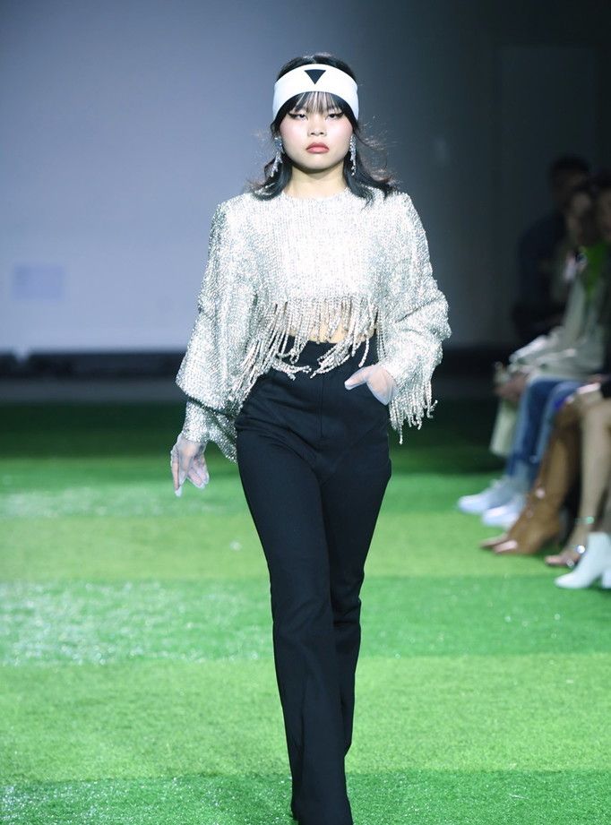 卜柯文2020春夏系列:cindy开幕辣目洋子闭幕 自信女孩最美