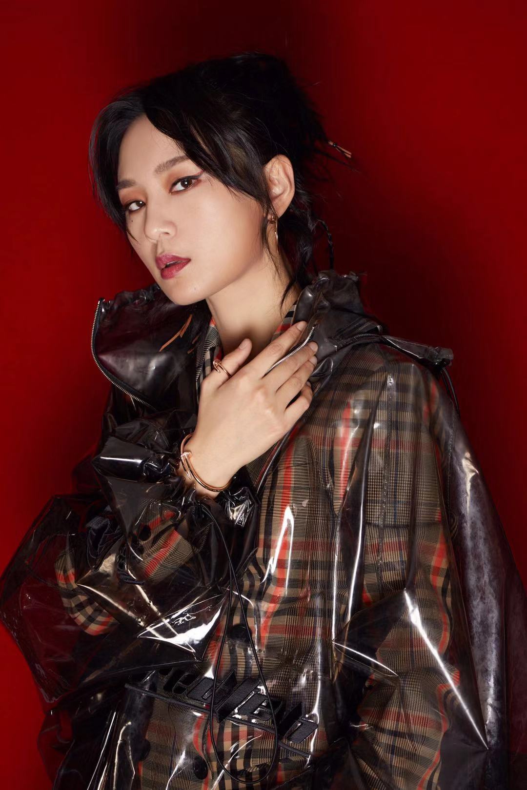 周笔畅双台跨年赶场王 下一站传奇带队翻盘