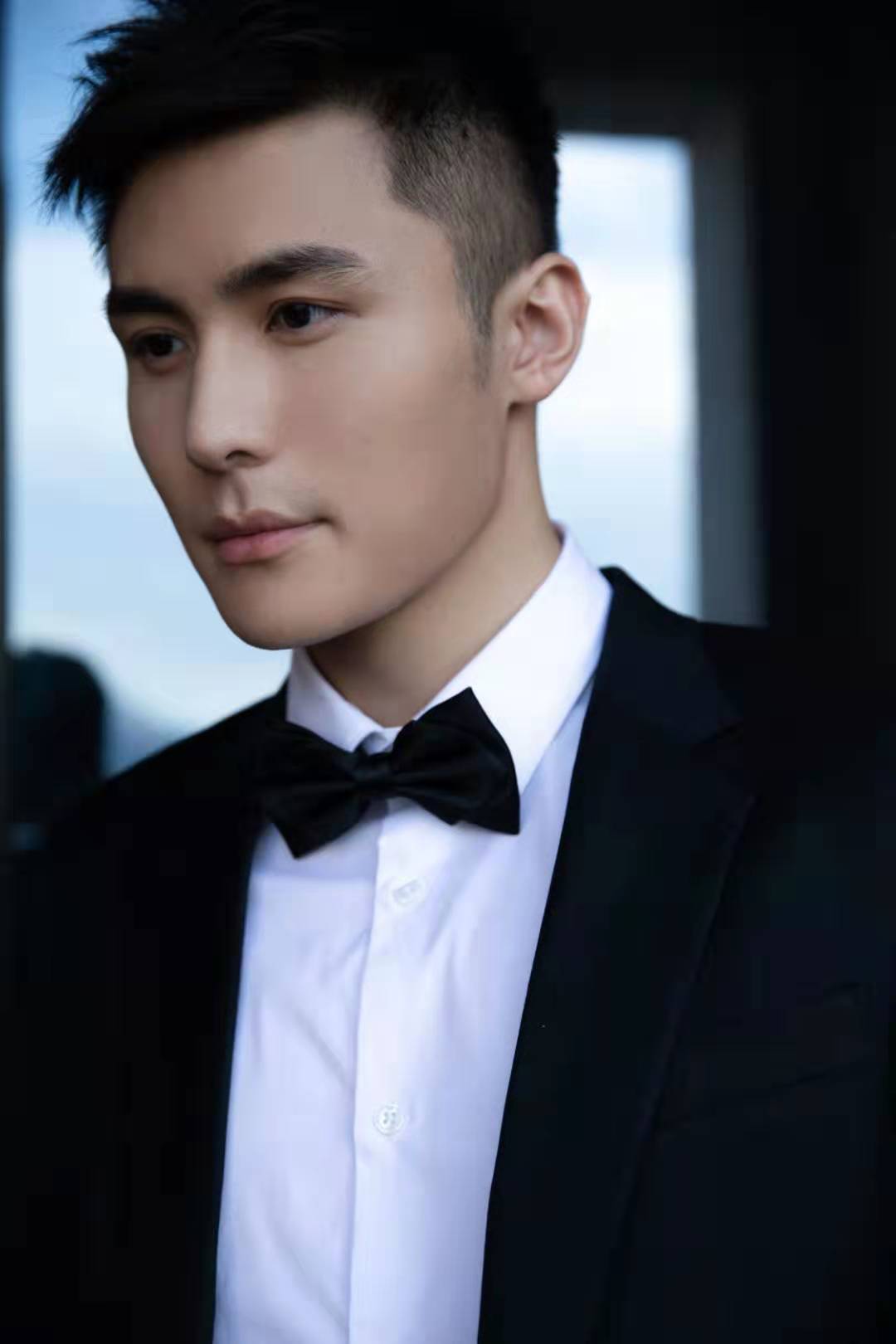 据悉,该剧将于下半年定档播出,期待青年演员陈昊更多的精彩演绎!