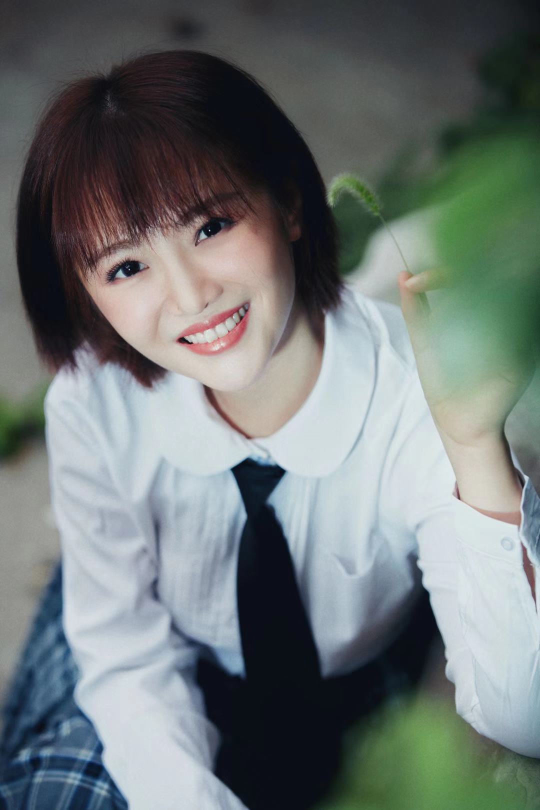 我的莫格利男孩热播付柔美琦写真俏皮帅气